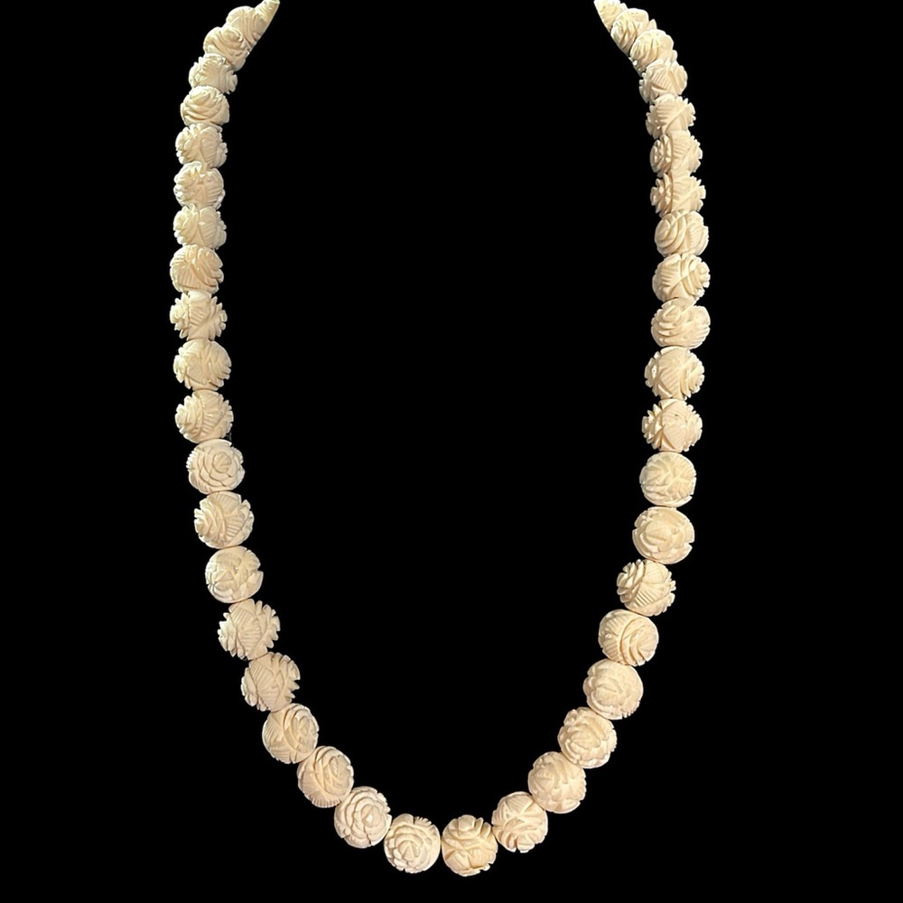 Vintage Museum Quality Hand Carved Bovine Bone Flower Rose Bead Necklace